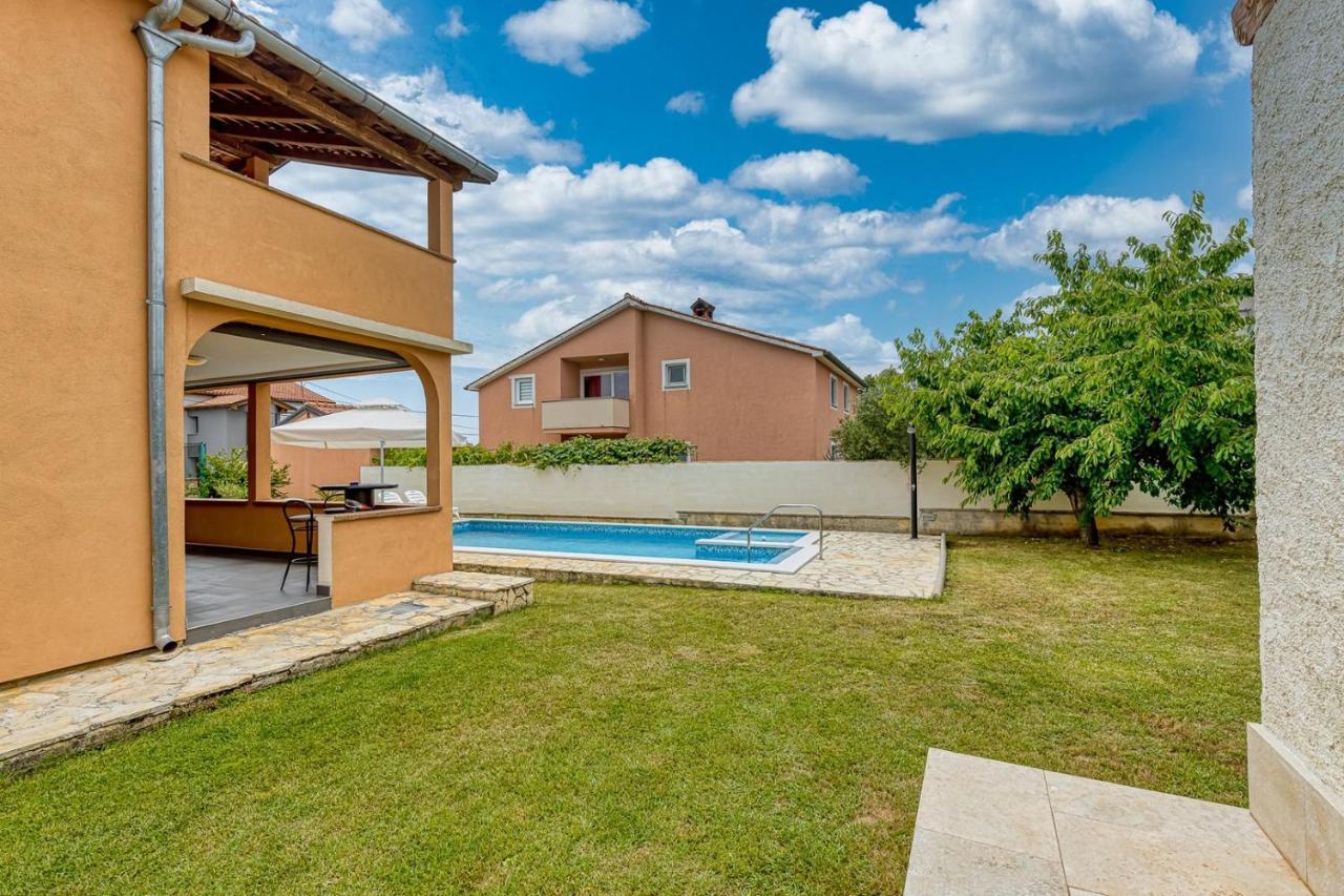 Emanuela With Private Pool Διαμέρισμα Loborika Εξωτερικό φωτογραφία
