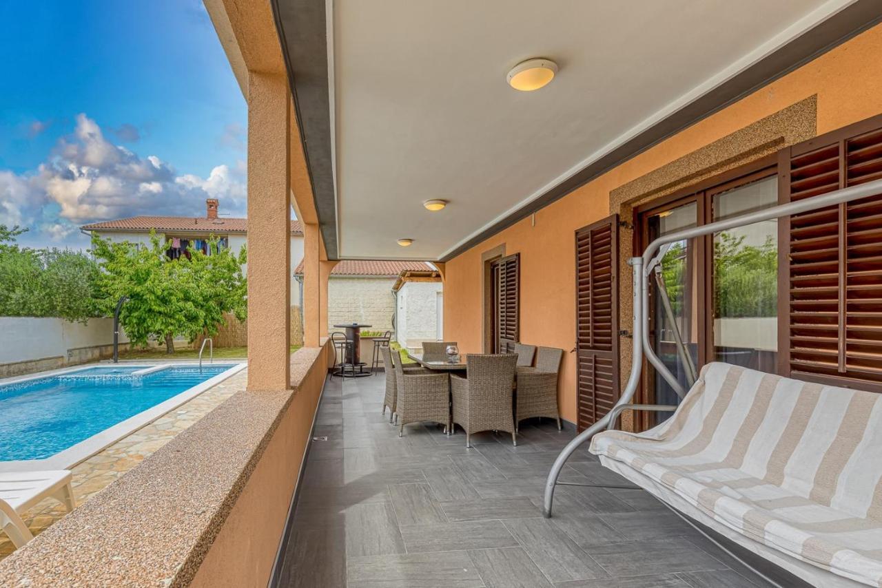 Emanuela With Private Pool Διαμέρισμα Loborika Εξωτερικό φωτογραφία